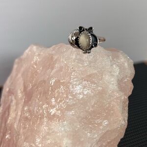 Vintage Silver Tone Ring Oval Cabochon Stone Scroll Setting Size 5